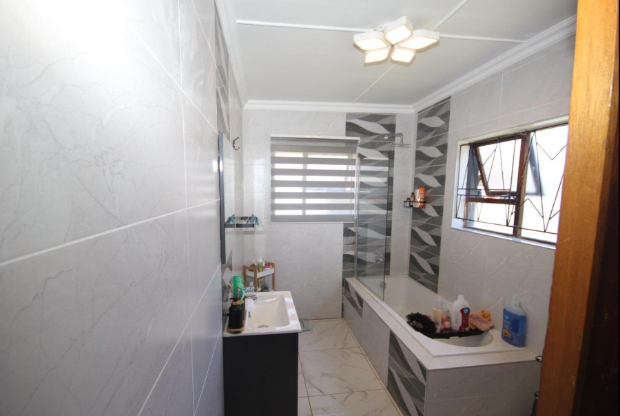 4 Bedroom Property for Sale in Sunnyridge Eastern Cape